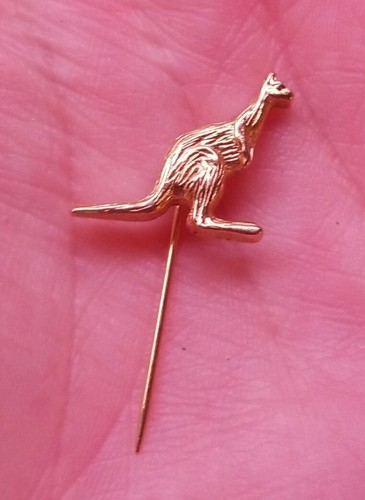 Épinglette De Revers Vintage Kangaroo, Ton Or, état D'usage