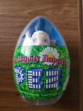 PEZ Hippity Hoppities Egg Lamb w/Bow & Blue Stem 2005