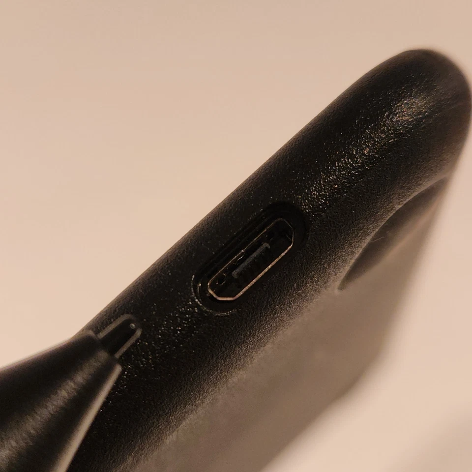 Wacom Intuos / Model CTL-4100 / Drawing Graphics Tablet - Black - Image 4 of 4