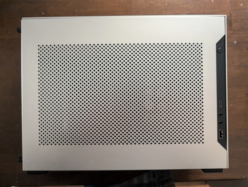 Estuche para computadora Lian Li x DAN A4-H2O PCIe 4.0 plateado Mini-ITX (G99.A4H2OA4.00) H20 Foto 3 de 4