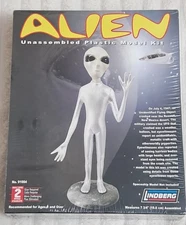 New Lindberg Alien Plastic Model Kit 2006 Close Encounters Roswell UFO 
