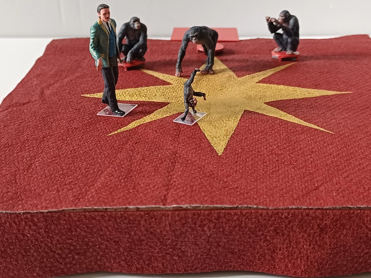 CIRQUE PINDER, Remorque « piste surélevée » position dépliée + chimpanzés, 1/43