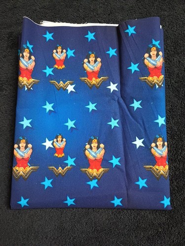 Nuevo Wonder Woman Estampado 100% Algodón Tela 28x18 - Imagen 4 de 4