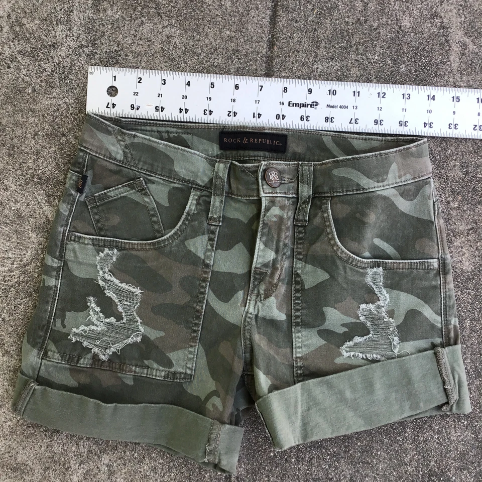 Оливковые зеленые камуфляжные шорты Rock & Republic 28 Distress - Изображение 3 из 4