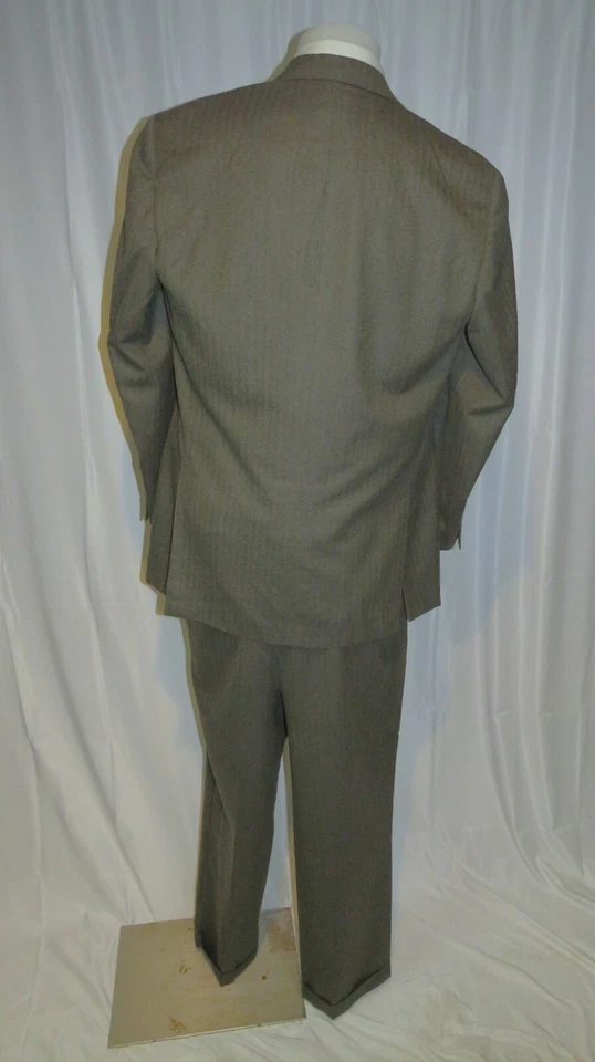 Paul Stuart Westgate Made in USA Vintage Green Herringbone Three Button Suit 45L - Image 2 of 4