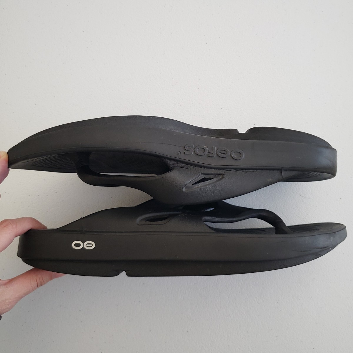 Oofos Ooriginal Sandals Unisex M11 W13 Black Recovery Flip