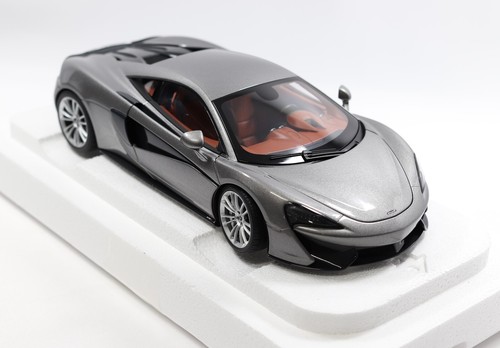 AUTOart 1/18 McLaren 570S (Blade Silver) 76043 - Picture 6 of 20