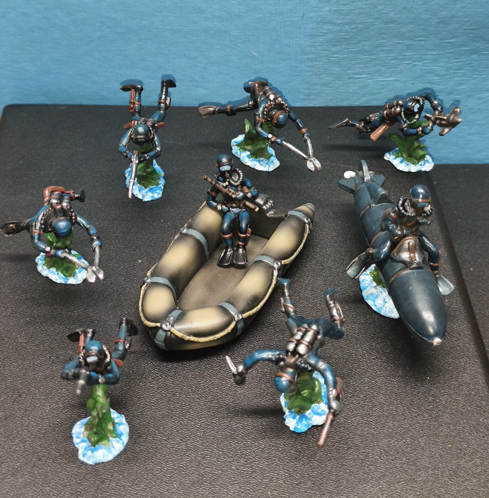 Atlantic Sommozzatori con Canotto e Maialino 1/32 Plastic Painted G. Berselli