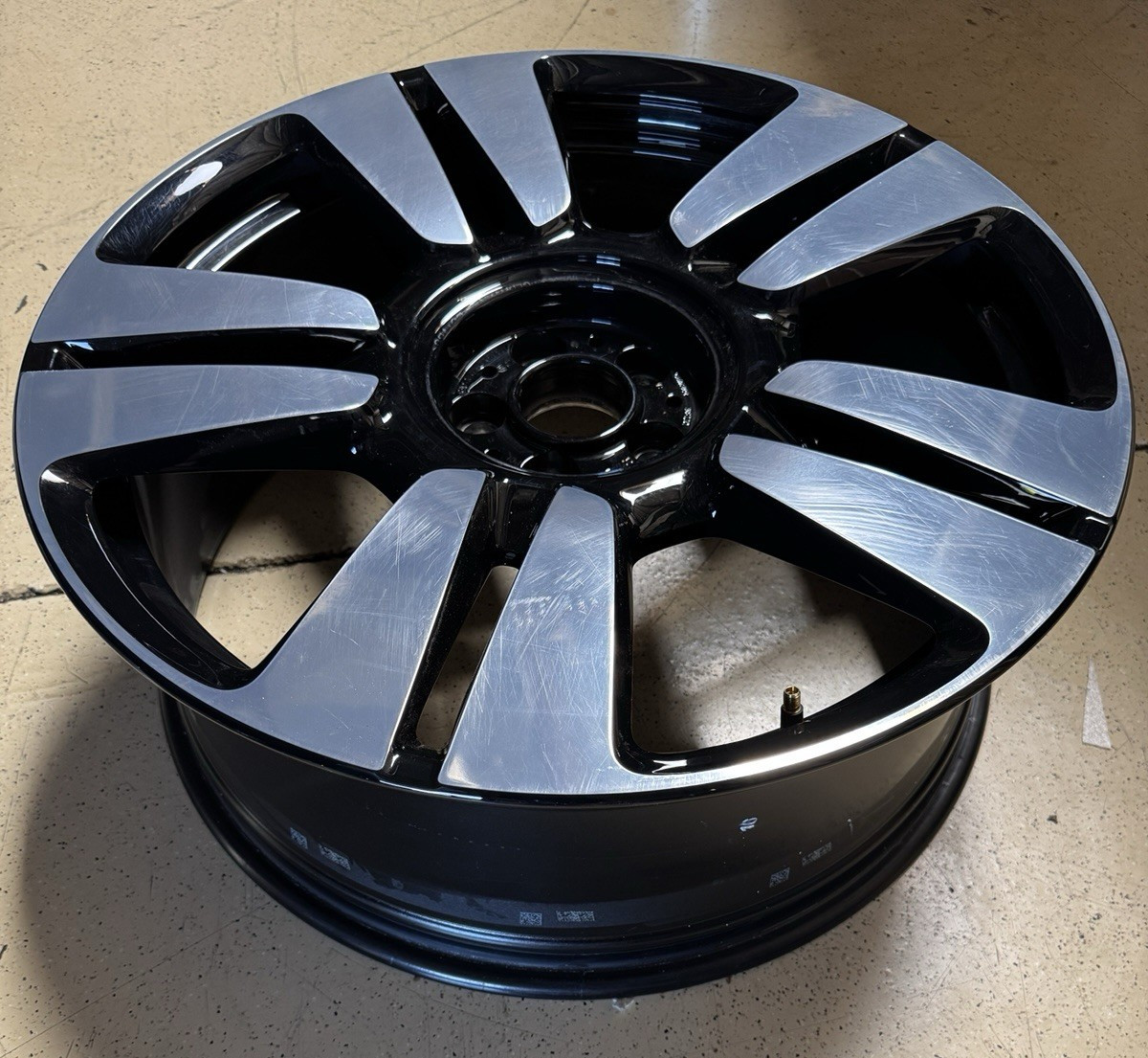 Rolls Royce Cullinan 22 x 9.5 OEM Factory Rear Rim Wheel RR 102