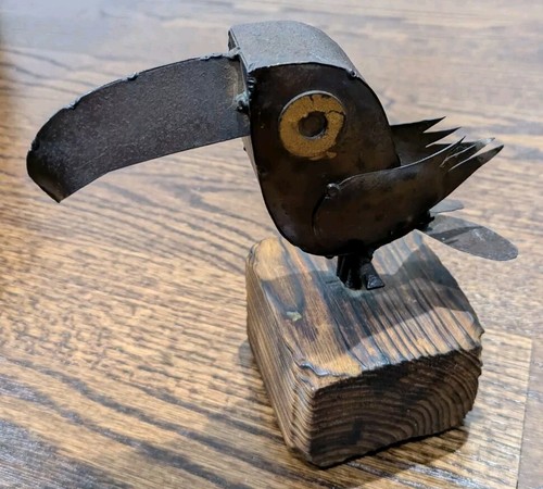Scultura uccellino tucano metallo brutalista moderno metà secolo Cryptomeria arte saldata
