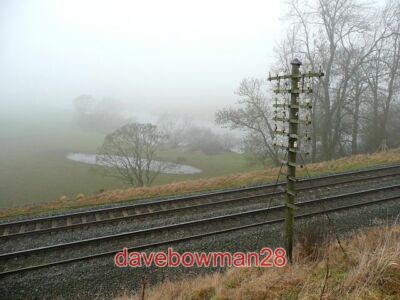 FOTO AUSGEDIENTER TELEFONMAST KLEINER SALKELD DIES IST EINER VON VIELEN NEBEN DEM S