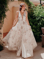 Luxury Pearls Beading Floral A-Line Wedding Dresses V-Neck Backless Bridal Gowns