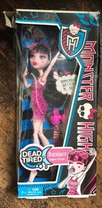 draculaura dead tired