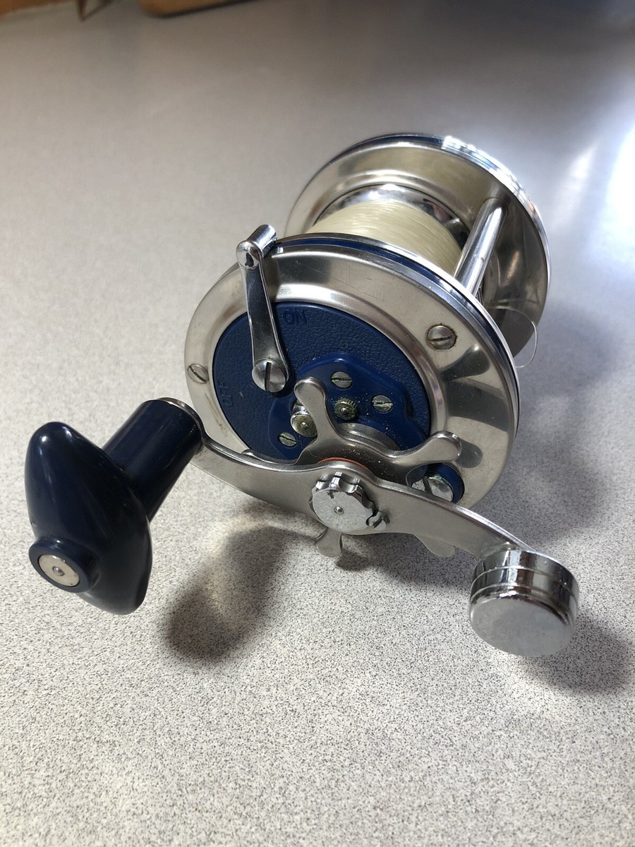 Vintage Olympic Dolphin 631-LW Fishing Trolling Reel Very Clean