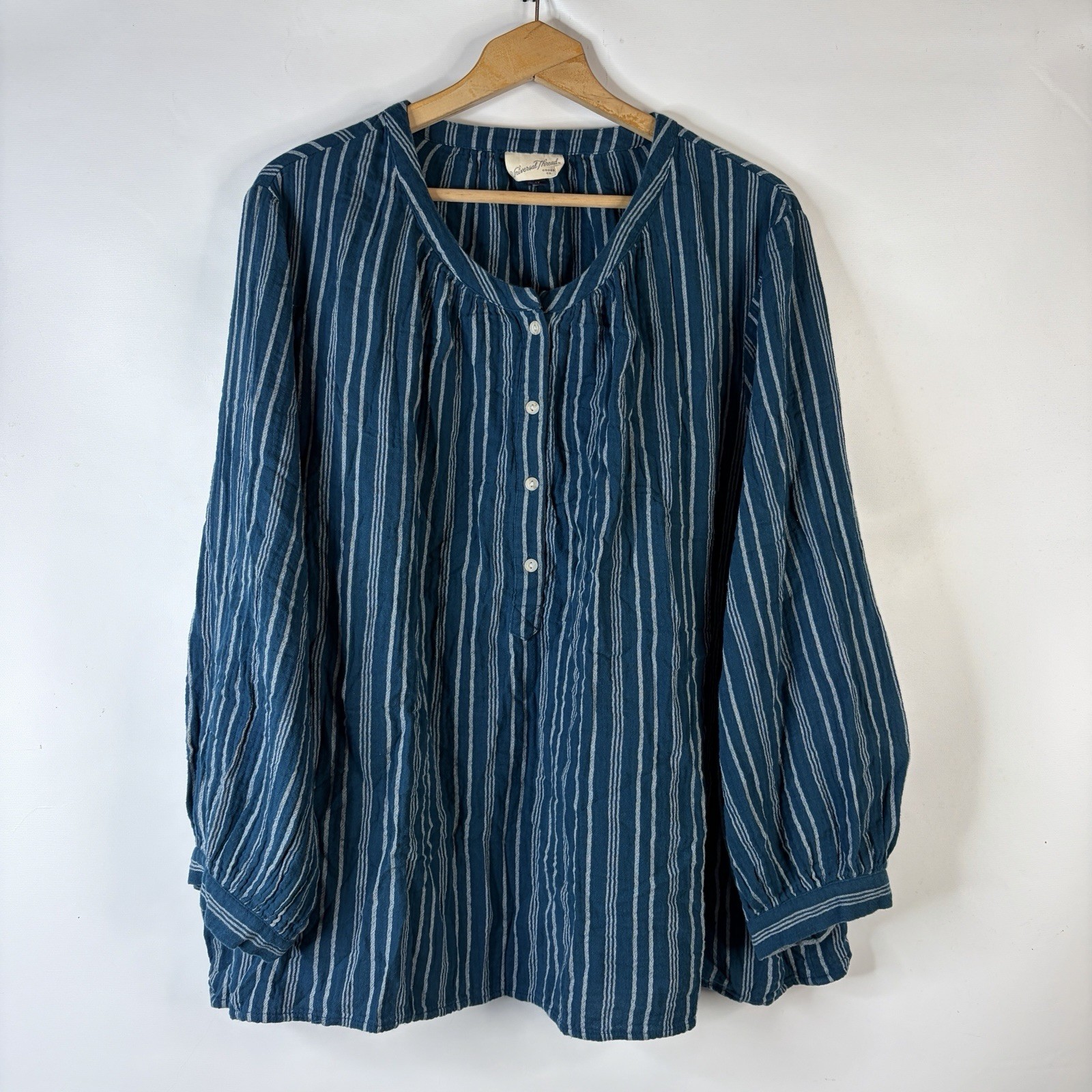 Universal Threads Womens Button Up Top Plus Size … - image 1