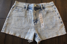 Juniors SO High Rise Blue Denim Mom Shorts Fray Hem Sz 9/29W Light Wash