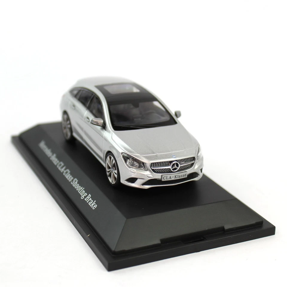 Mercedes-Benz Modellauto 1:43 PKW CLA X117 Shooting Brake Polarsilber B66960348 - Bild 3 von 4