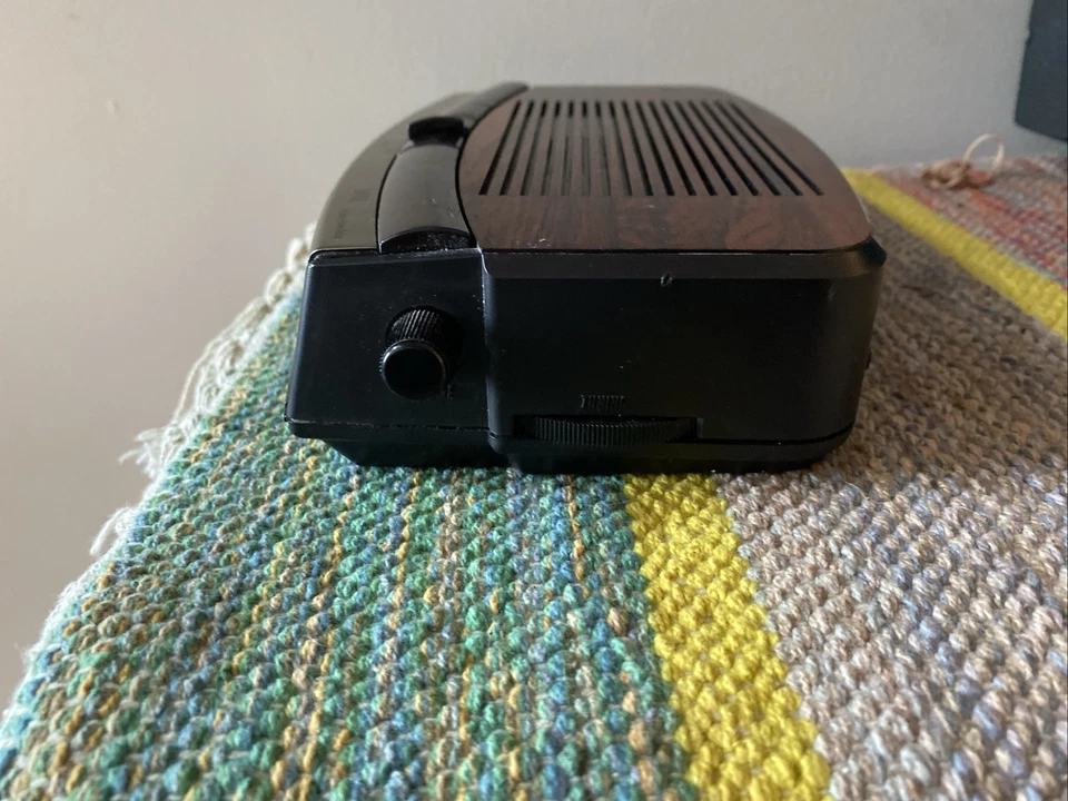 GE Alarm Clock AM/FM Radio Retro Woodgrain 7-4619A Tested Working - Image 4 of 4