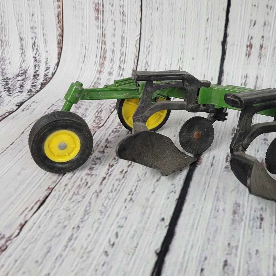 Vintage ertl 1/16 scale huge 20" long john deere 6 bottom plow (1 plow missing) - Image 3 of 4