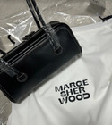 MARGE SHERWOOD SOFT BAGUETTE BAG_black plain /