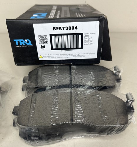 TRQ BFA73084 Disc Brake Pads With Clips A Set Of 4 BRAND NEW SEALED - Picture 2 of 6