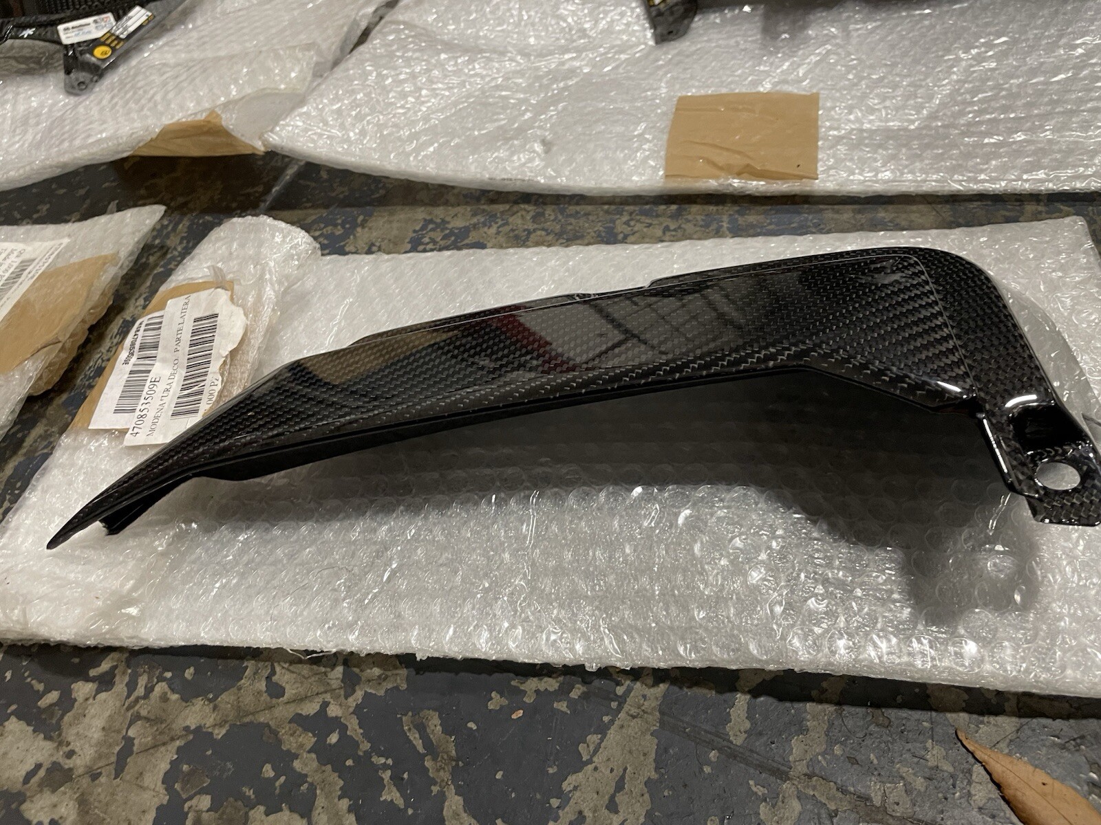 NEW LAMBORGHINI AVENTADOR CARBON FIBER HOOD EYELID SET OEM 470853510E 470853509E