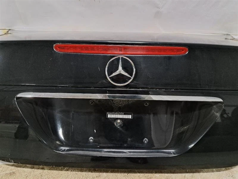MONTAJE TAPA MALETERO MERCEDES-BENZ E500 2003 - 2009 Foto 3 de 4