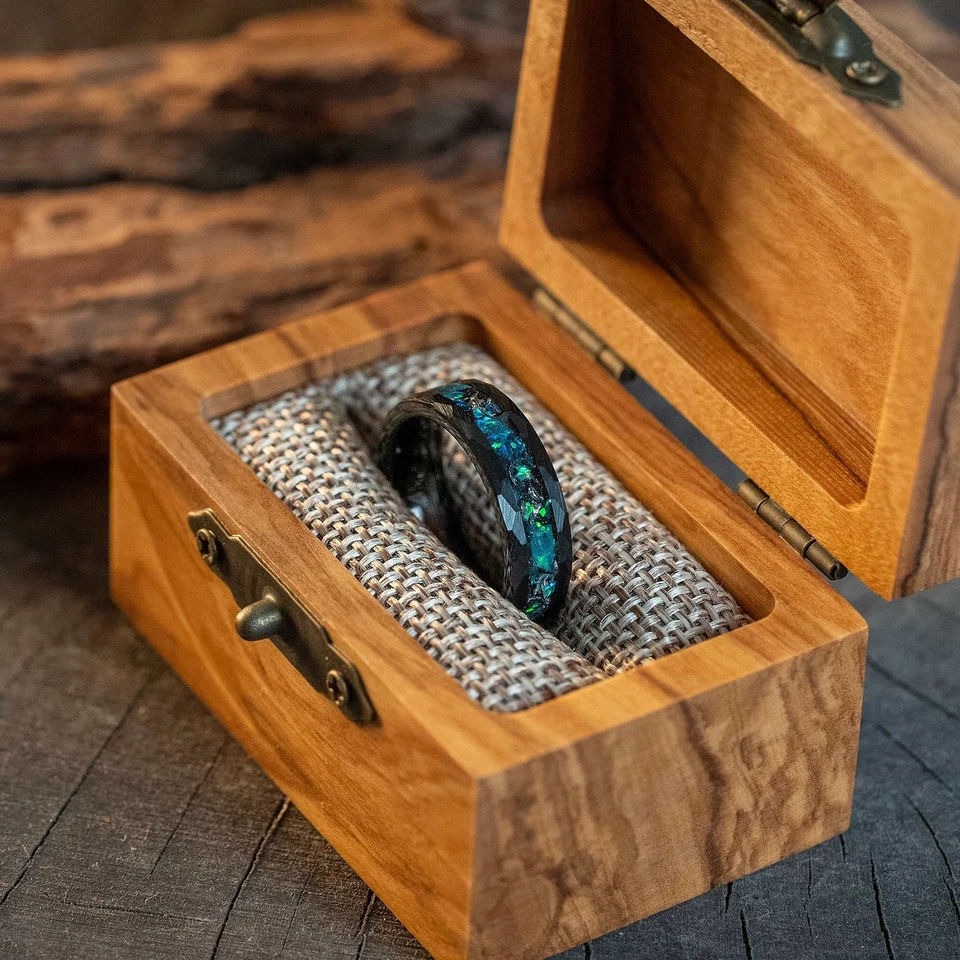 Anillo de boda para mujer de carburo de tungsteno martillado negro meteorito ópalo verde 6 mm Foto 2 de 4