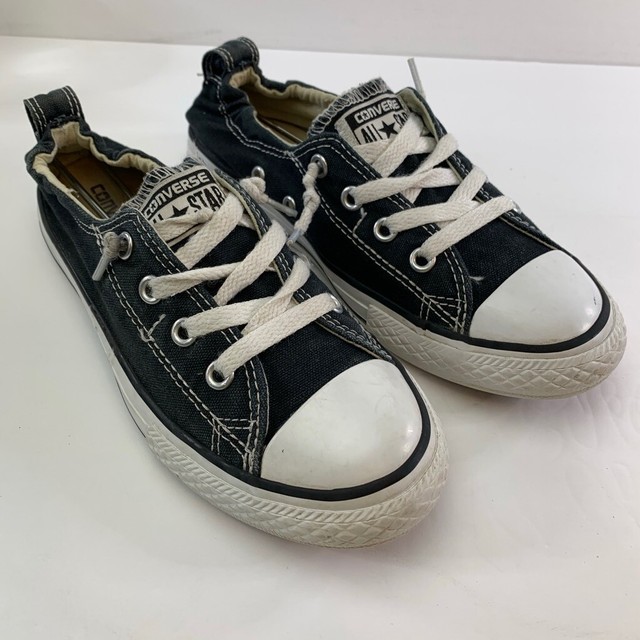 kids converse shoreline