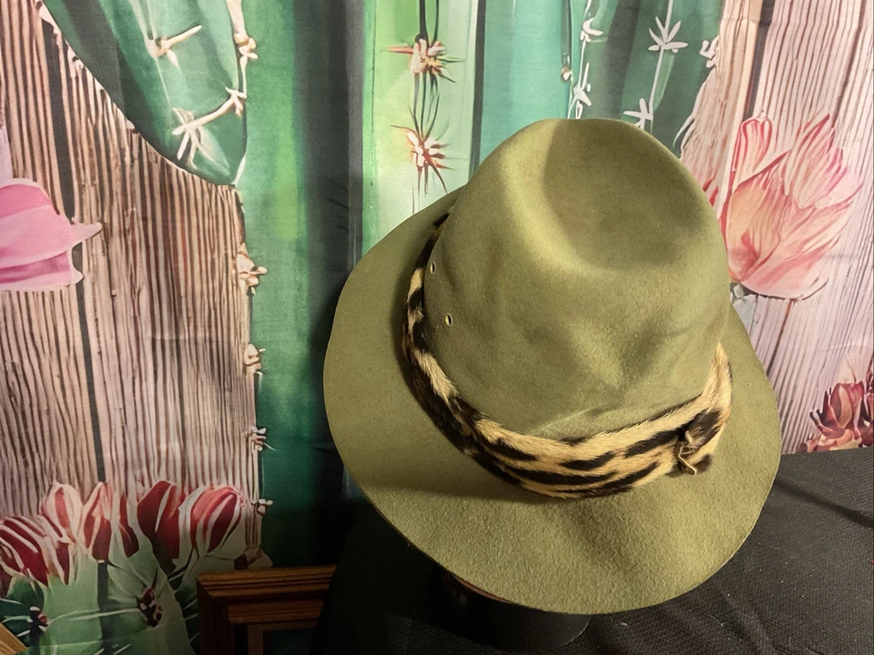 Fedora de lã verde oliva com estampa de leopardo tamanho P - Imagem 3 de 4