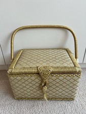 Alter Nähkorb gefüllt Handarbeiten vintage Omas Zeit sehr guter Zustand