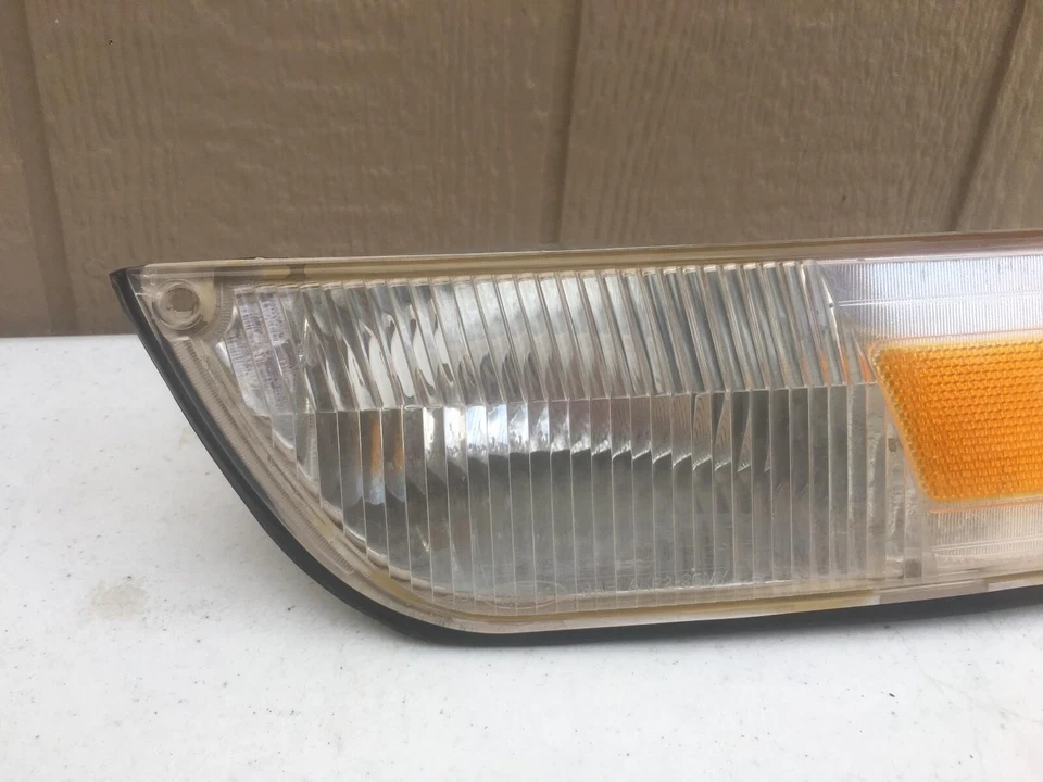 Marcador lateral Mercury Grand Marquis 1995-1997 (derecha) Foto 2 de 4