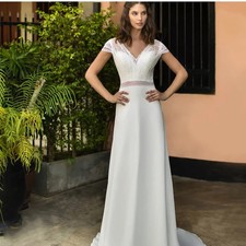 Simple Boho Wedding Dresses V-Neck Backless Lace Appliques Beach Bridal Gowns