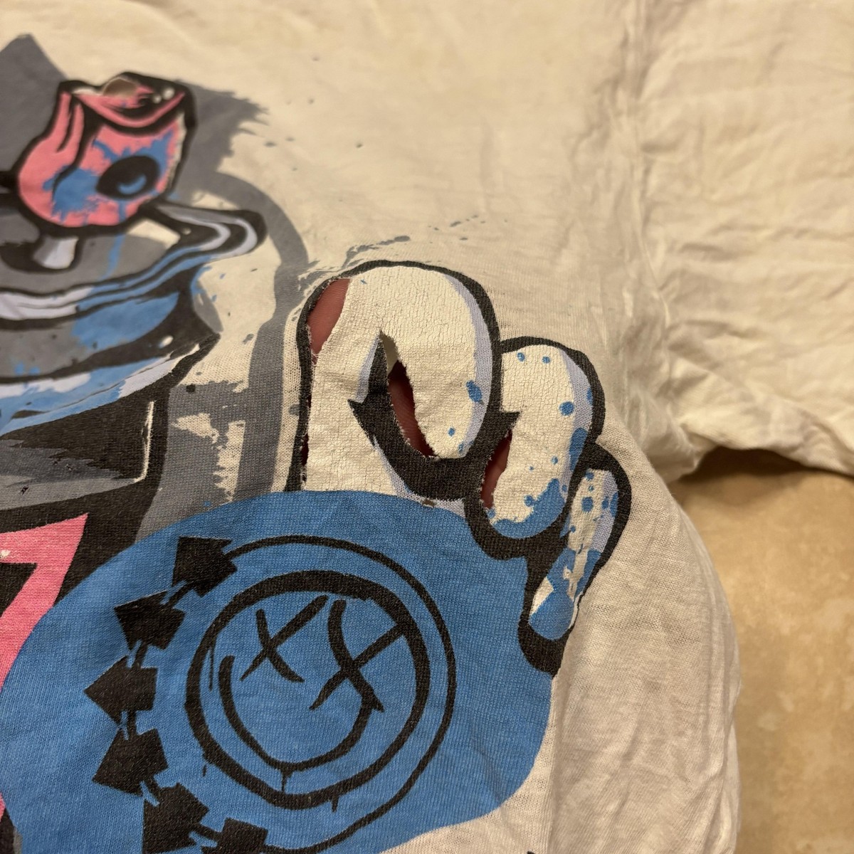 Thrashed Vintage Y2K Blink-182 Band Shirt Mens Medium White Spray