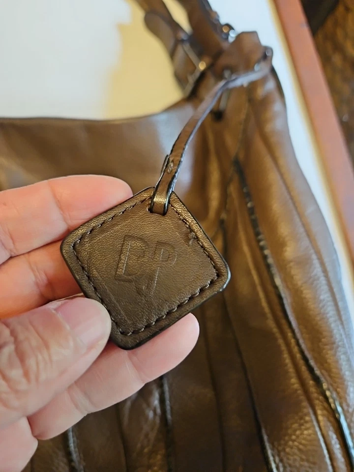 Bolso cubo vintage Donald Pliner grande marrón chocolate DEFECTOS Foto 4 de 4