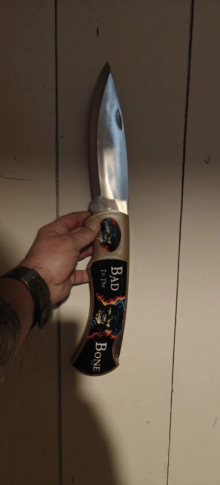 Tomahawk XL1255 Bad To The Bone Navaja de Bolsillo Plegable Acero Inoxidable Calavera, Mordaza Foto 2 de 3