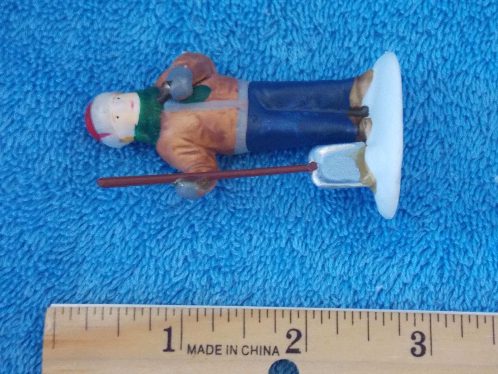 Figurine Lemax Sous Blister - Pelletage De La Neige - Scène Hivernale Miniature