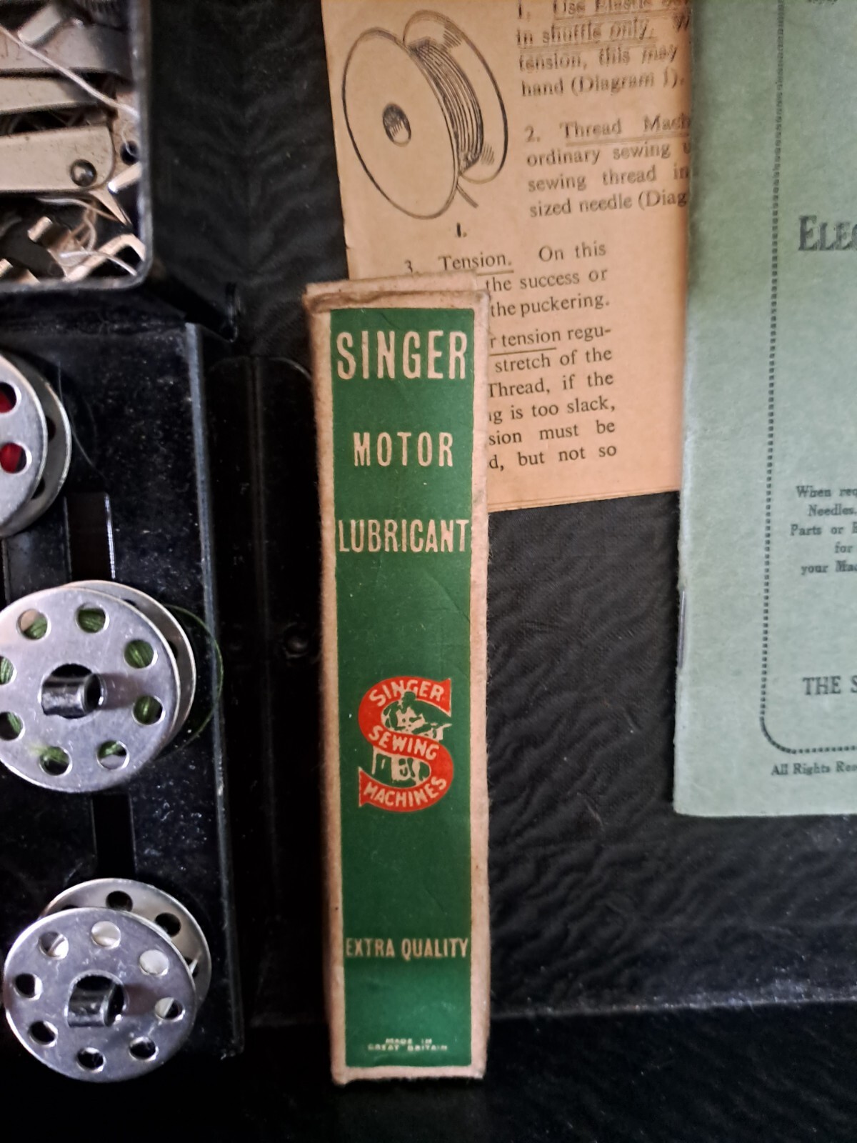 Singer Electric Vintage Portable Sewing Machine No 221k1 In Excellent