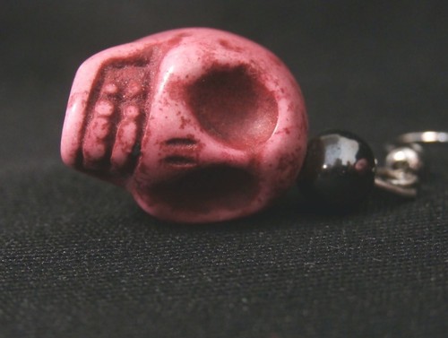Pendientes hechos a mano de cráneo rosa caliente joyería de caballo de hierro. ¡Haz una oferta! #C2 - Imagen 5 de 5