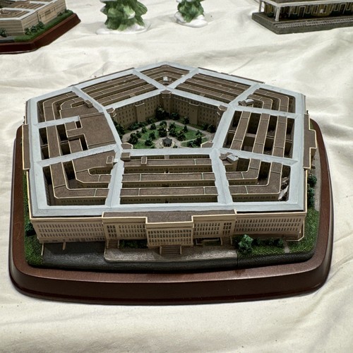Danbury Mint The Pentagon Replica Washington D.C. Great Buildings