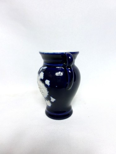 Lovely Vintage Flow Blue Bisque Porcelain Miniature Vase w/ Embossed Grapes - Picture 3 of 6