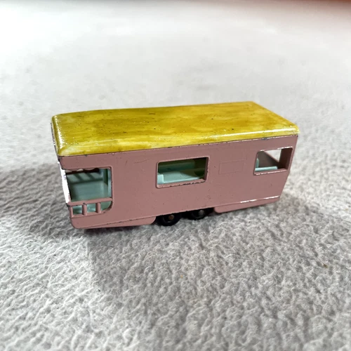 VTG LESNEY MATCHBOX TRAILER CARAVAN PINK NO 23 ENGLAND PAINTED ROOF SERIES