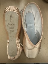 Freed Studio Professional Pointe Shoes, 5.5 E, V-Cut Vamp
