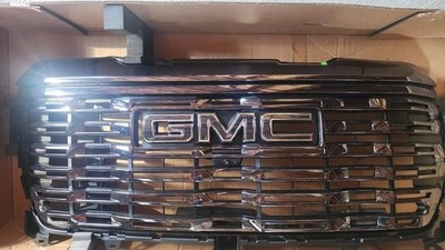 OEM 2022-2025  GMC SIERRA 1500 DENALI ULTIMATE FRONT GRILLE W/ CAM  85642138 NEW