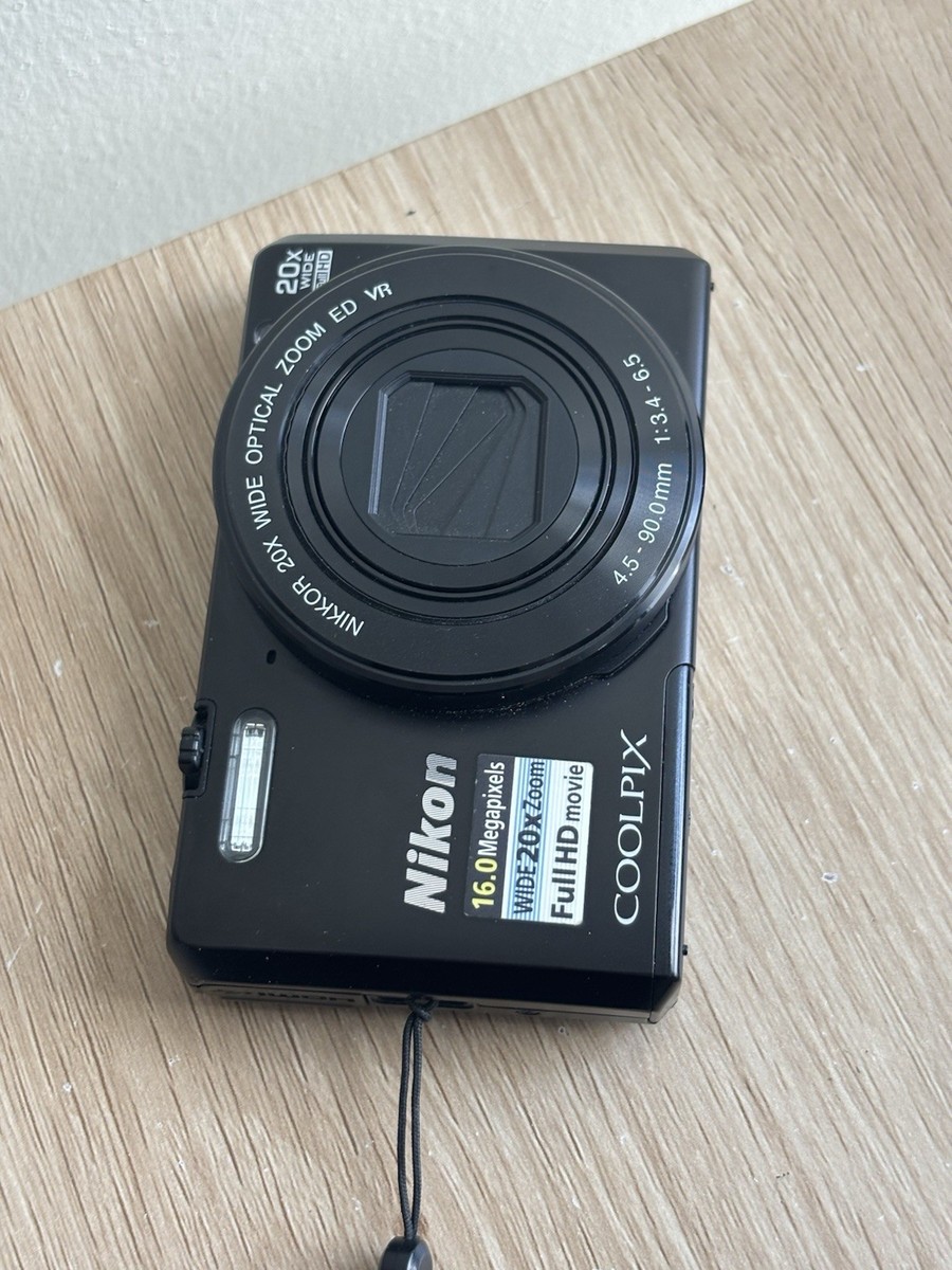 Nikon Coolpix S7000 compact 16.0MP 6x Optical Zoom 95%NEW English