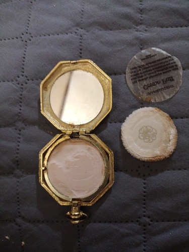 Polvere in rilievo vintage Max Factor tono oro compatta - Foto 4 di 5