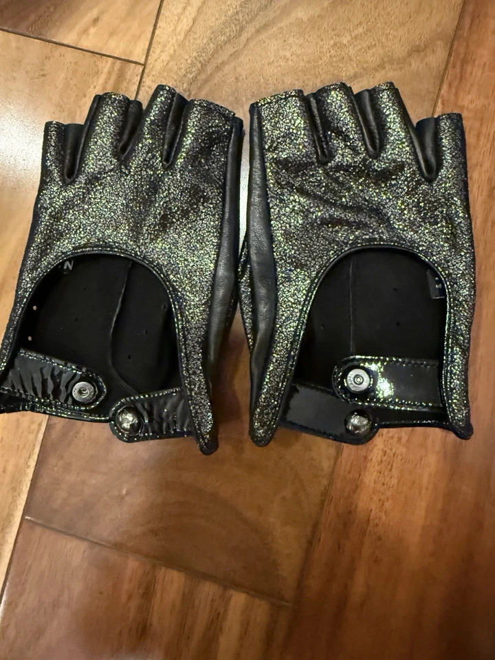 Guantes Chanel de cuero negro sin dedos logotipo plateado a presión talla 7,5 excelente estado Foto 2 de 4