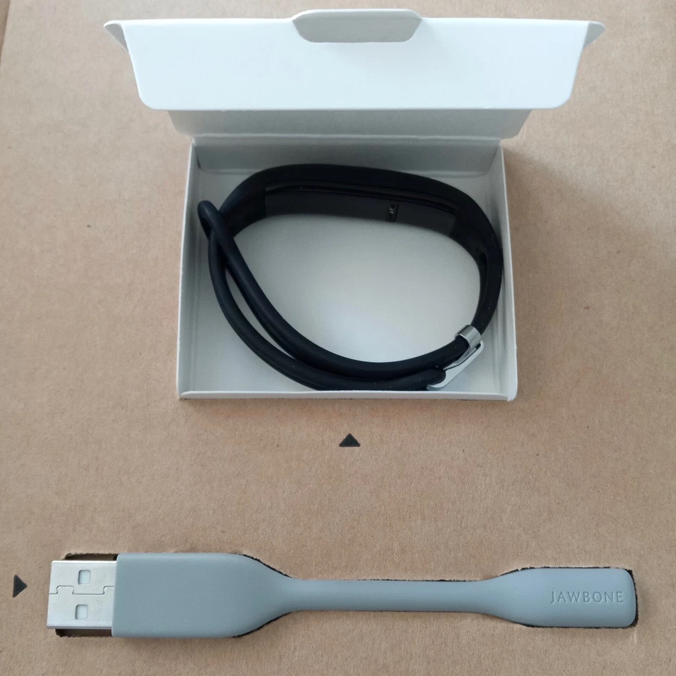 Pulsera rastreadora de sueño y actividad física UP2 by Jawbone - negra Foto 3 de 4