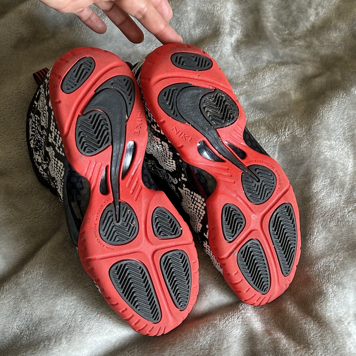 NIKE Foamposites Snake Print Sneakers Size 5.5Y Fits Women 