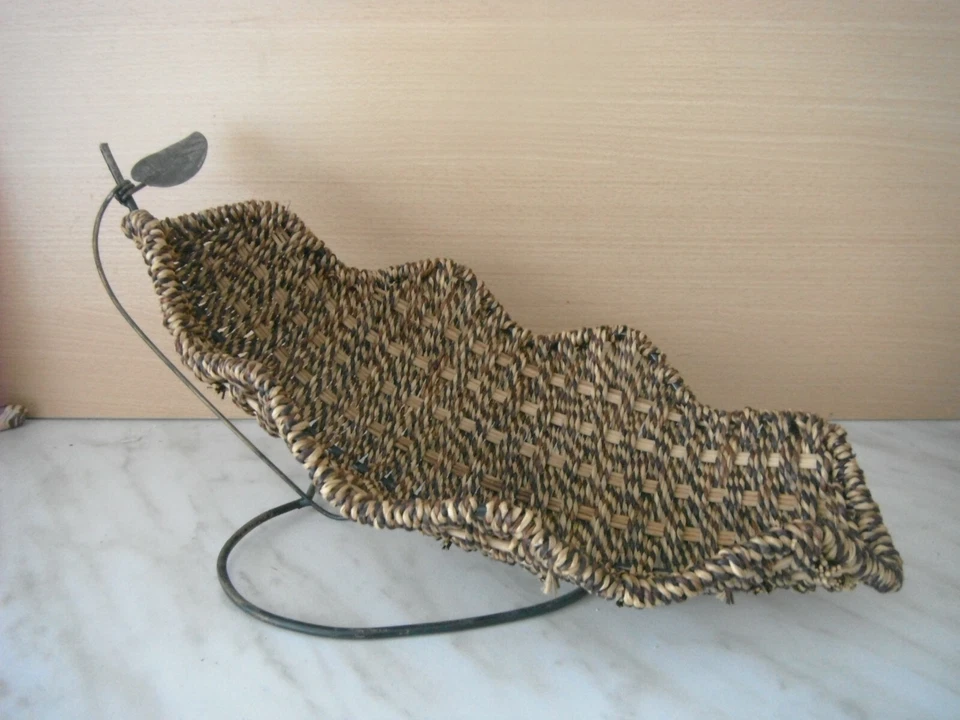 COUPE A FRUITS ROTIN TRESSE PIED FER FORGE FORME DE FEUILLE LONG 43 CM - Photo 2/4